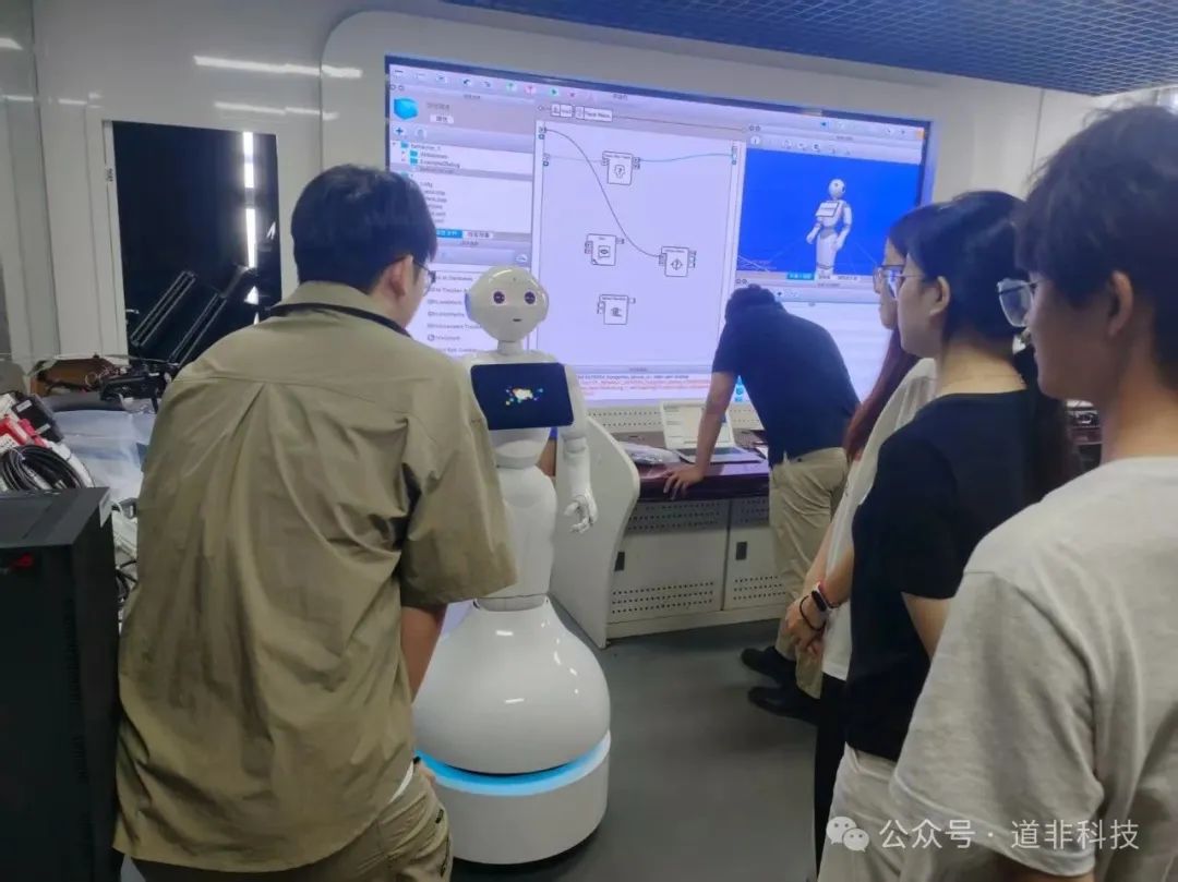 道非科技成功交付北方工业大学大模型服务机器人项目