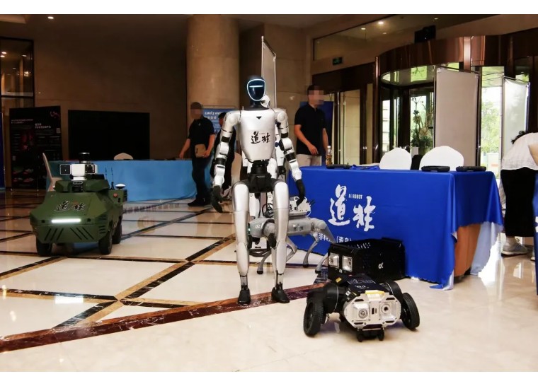 道非科技携多款机器人亮相山东省高校机械院长联席会